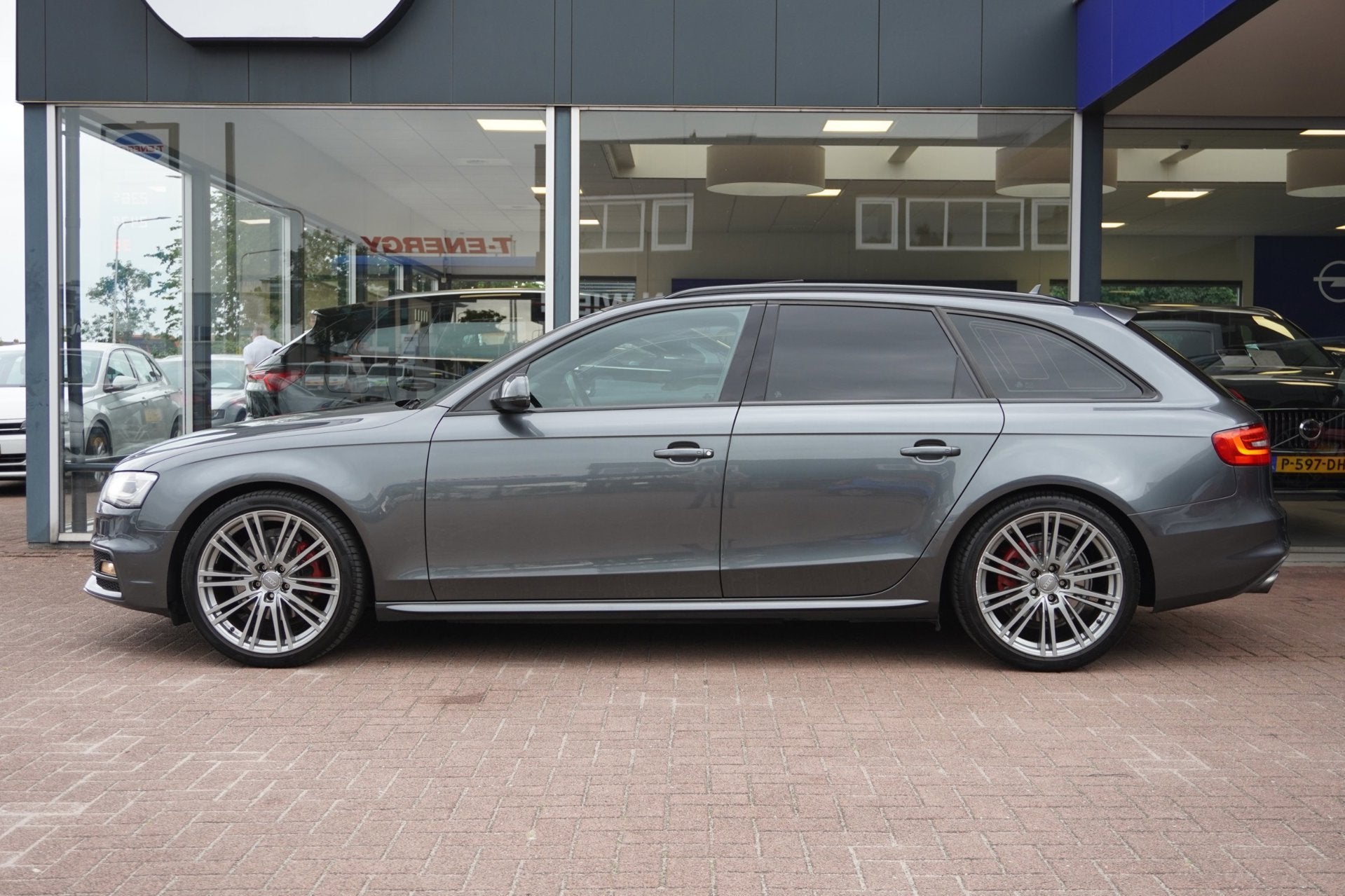 Foto 2 van Audi A4 Avant 1.8 TFSI S Edition Automaat | Airco | Navigati