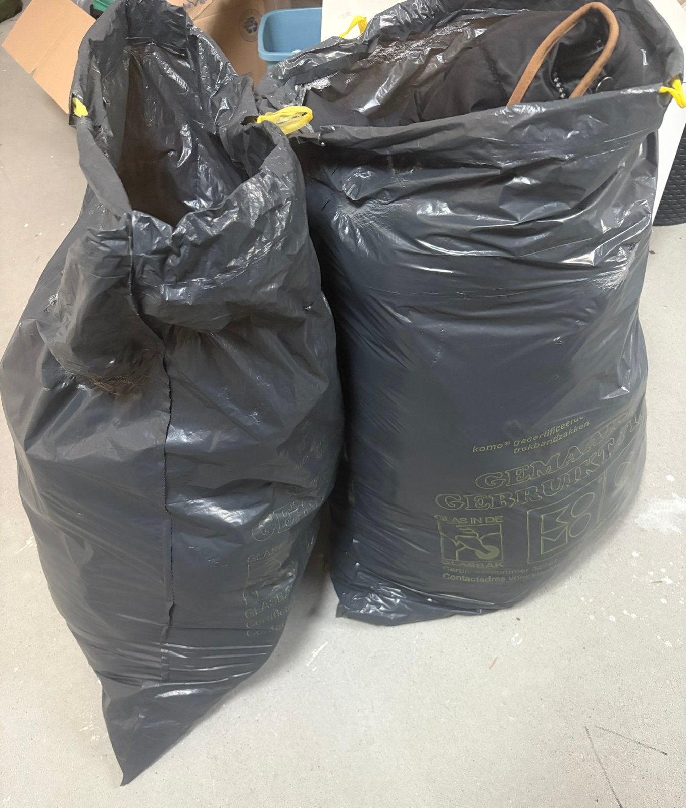 2 volle zakken met winterkleding MAAT L, Ophalen, Zo goed als nieuw, Maat 38/40 (M)