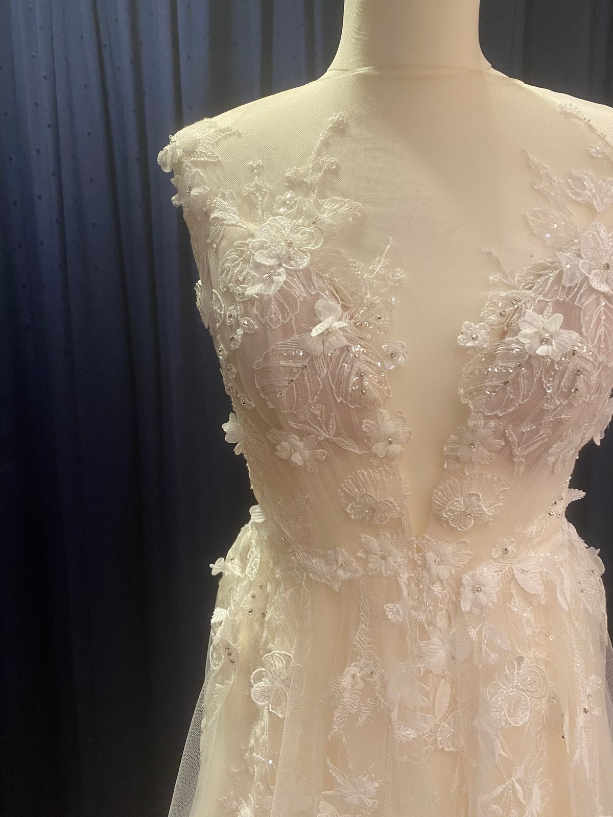 Super mooie 3D kanten jurk met fijne glittertjes, Kleding | Dames, Trouwkleding en Trouwaccessoires, Ophalen, Nieuw, Blauw, Trouwjurk
