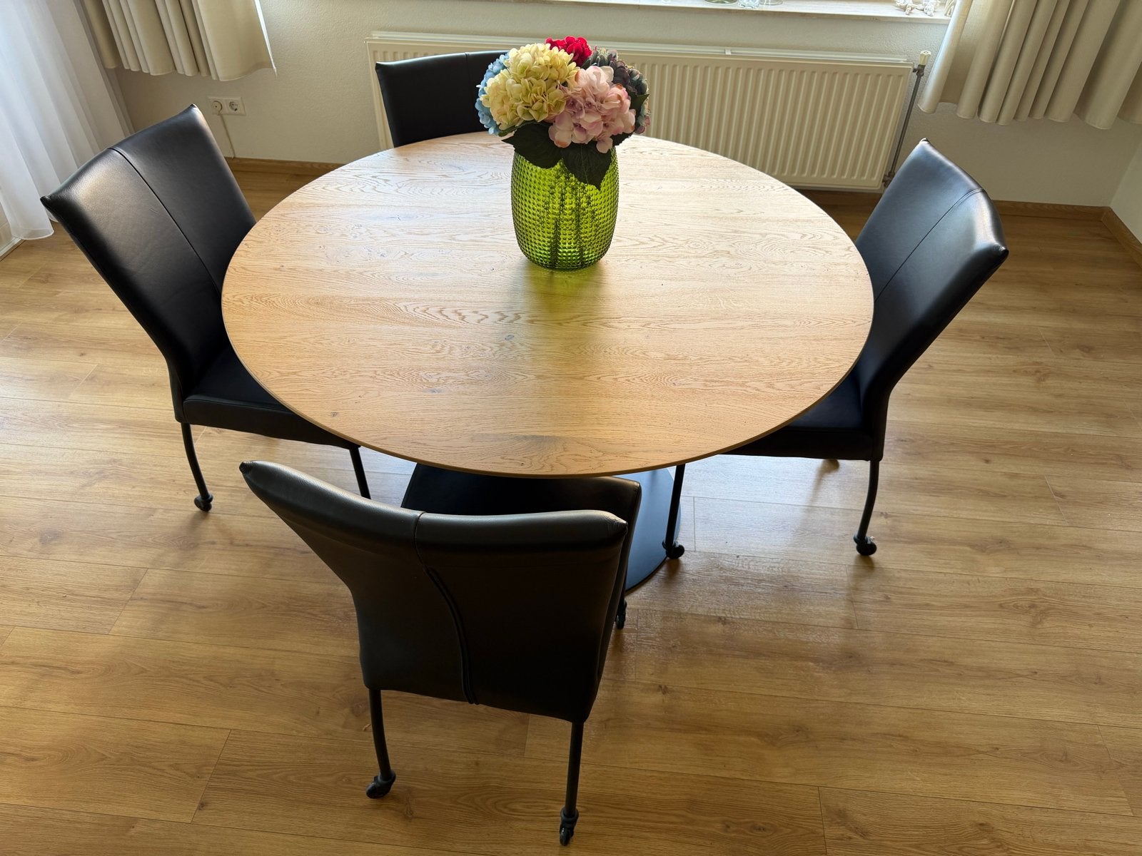 Elegante eetkamerstoelen met wieltjes - 4 stuks, Huis en Inrichting, Stoelen, Zwart, Leer, Ophalen of Verzenden, Zo goed als nieuw