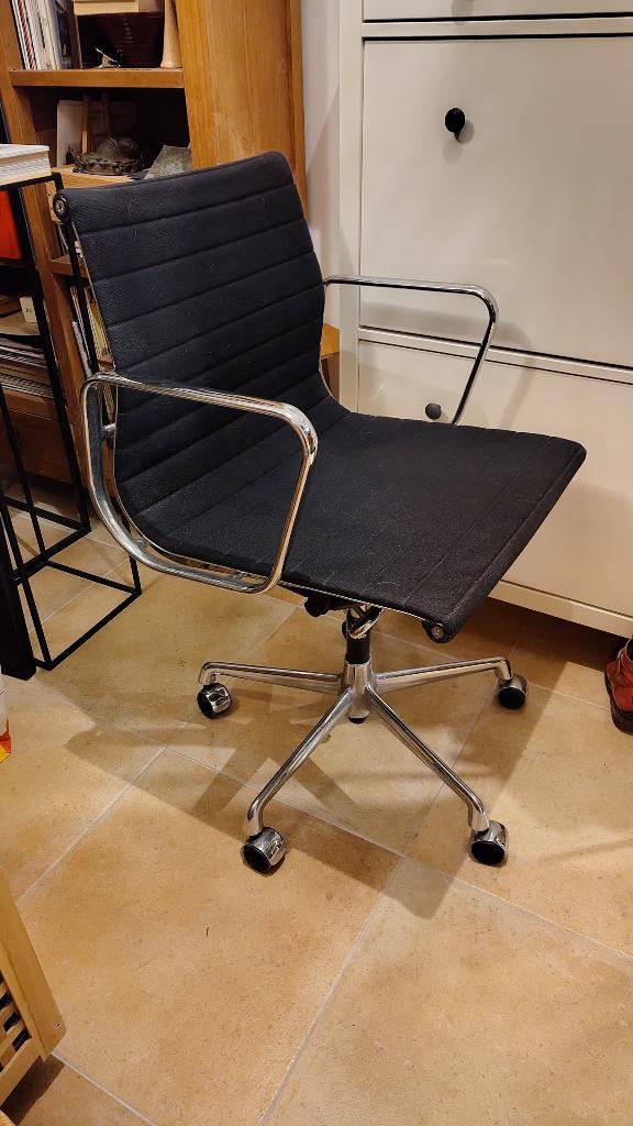 Charles Eames vitra original alu bureaustoel, Huis en Inrichting, Bureaustoelen, Ophalen, Gebruikt, Zwart, Bureaustoel