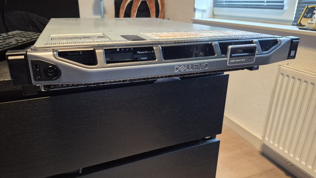 Dell R630 - 2x E5-2697 v4 - 128GB DDR4 ECC - incl. Rails, 2 tot 3 Ghz, Hot swappable onderdelen, Ophalen of Verzenden, Dell B.V.