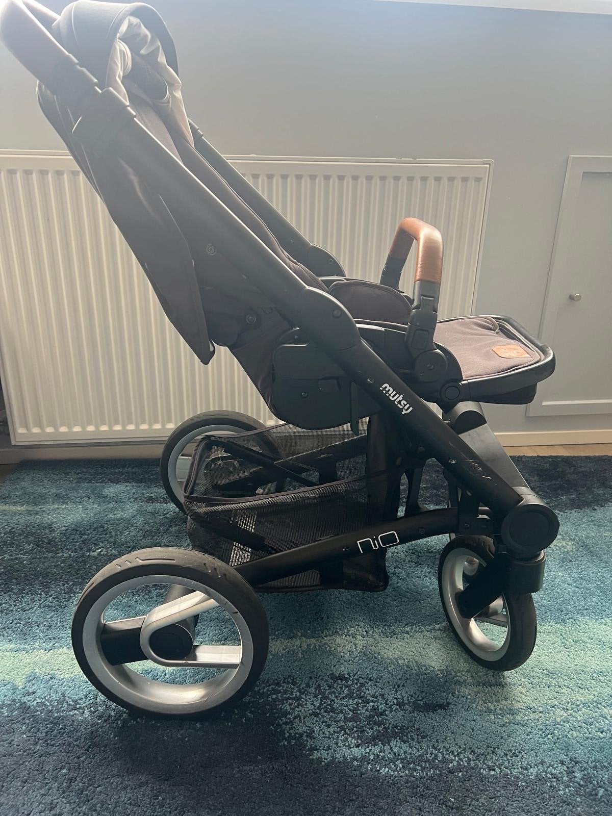 Mutsy Nio Combiwagen met Maxi-Cosi en Reiswieg, Kinderen en Baby's, Kinderwagens en Combinaties, Ophalen, Zo goed als nieuw, Combiwagen