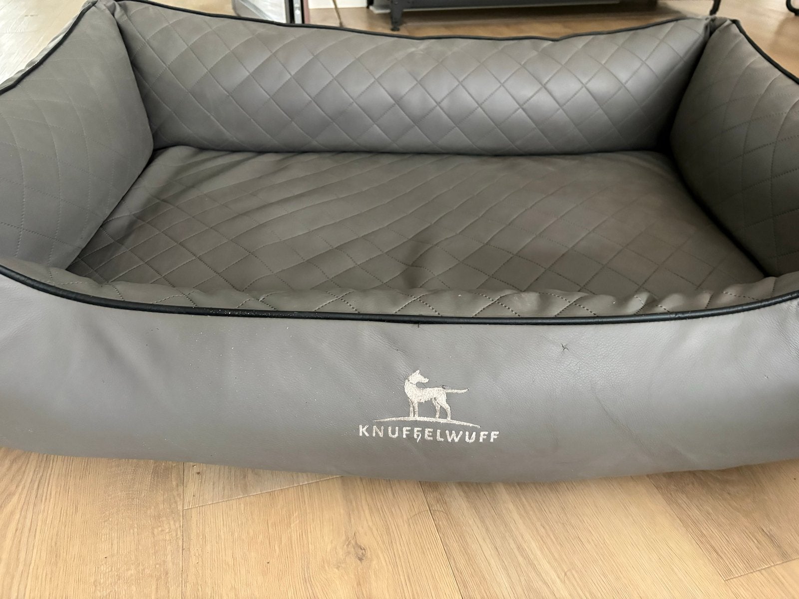 Knuffelwuff orthopedisch hondenbed Madison van kunstleer XXL, Dieren en Toebehoren, Ophalen