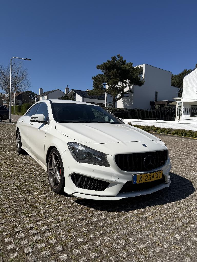 Mercedes-Benz CLA 180 AMG Pakket, Zwart, 715 kg, Leder en Stof, 1595 cc