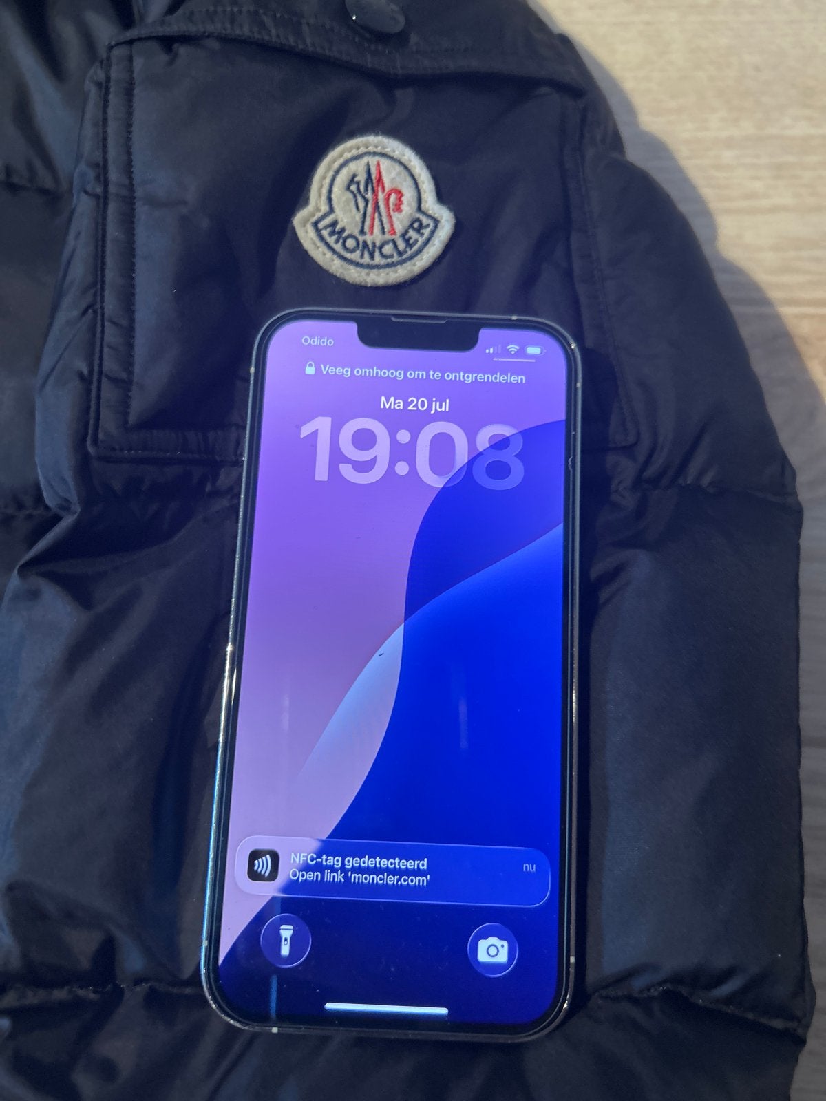 Moncler Maya Jas  met NFC-tag - Zwart - Gat in rechter zak, Verzenden, Zo goed als nieuw, Maat 48/50 (M), Zwart