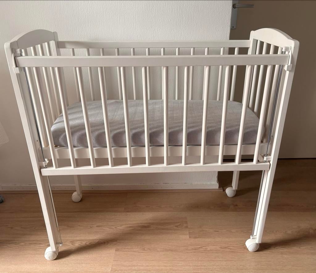 Cosleeper / Aanschuifbedje wit met matrasje, Kinderen en Baby's, Babywiegjes en Ledikanten, Ophalen, Zo goed als nieuw, Wieg