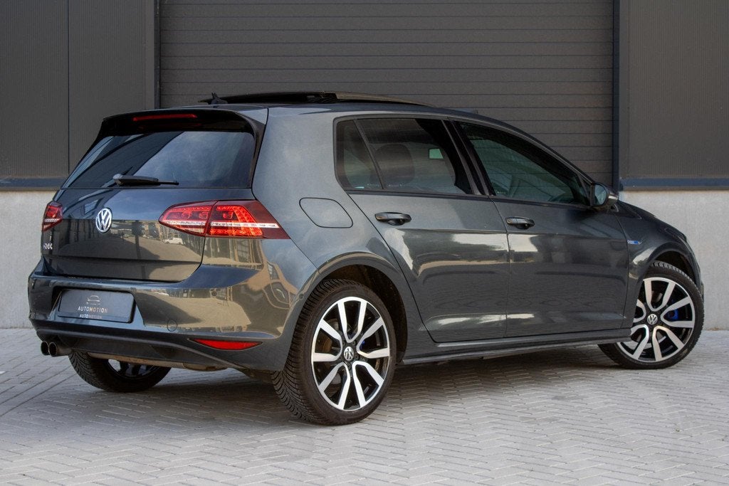 Volkswagen Golf 1.4 TSI GTE PANO CAMERA LEDER STOELVERWARMIN, Gebruikt, 4 cilinders, Met garantie (alle), 1499 kg
