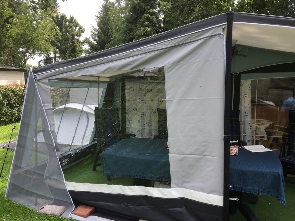 Handige voorwand voor aan de voortent of zijkant camper., Ophalen, Zo goed als nieuw