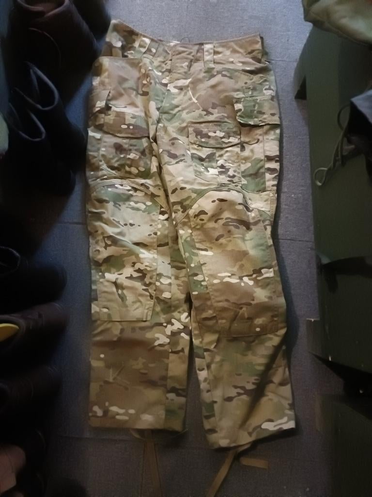 Crye precision g3 field pant, Verzamelen, Ophalen of Verzenden, Landmacht, Nederland, Embleem of Badge