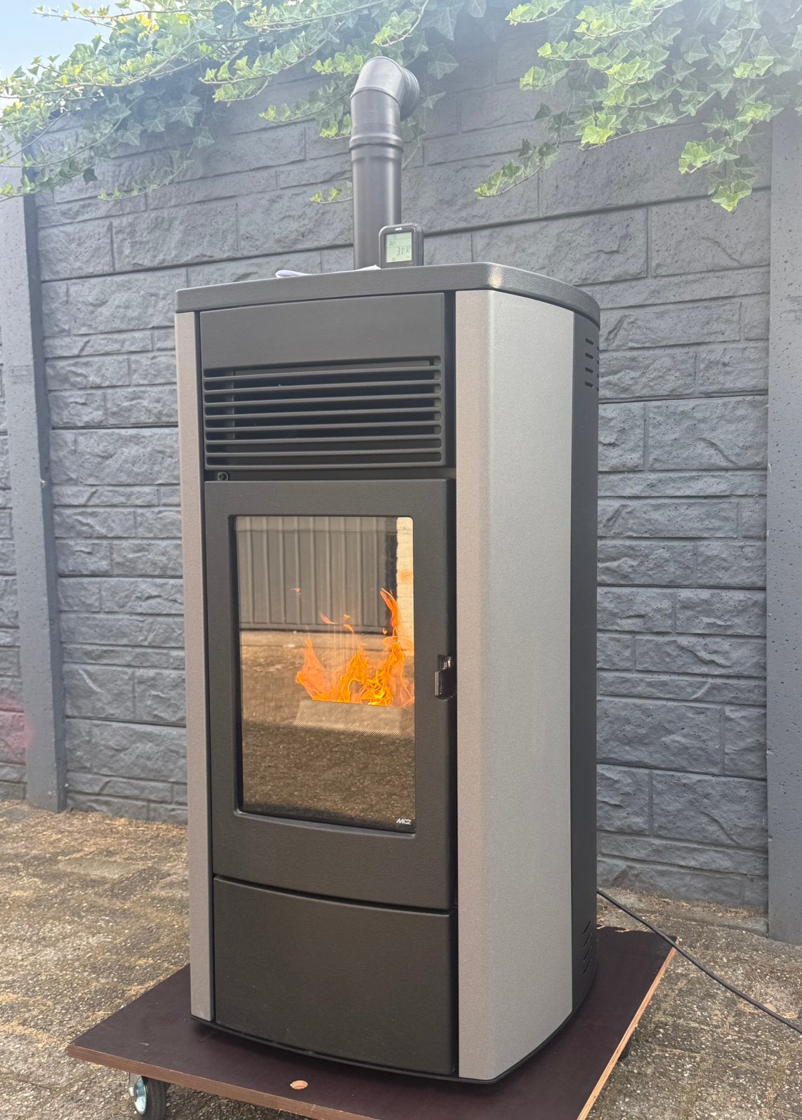 Pelletkachel MCZ EGO 2.0 Air 8kW met afstandsbediening, Ophalen, Zo goed als nieuw, Hout, Houtkachel