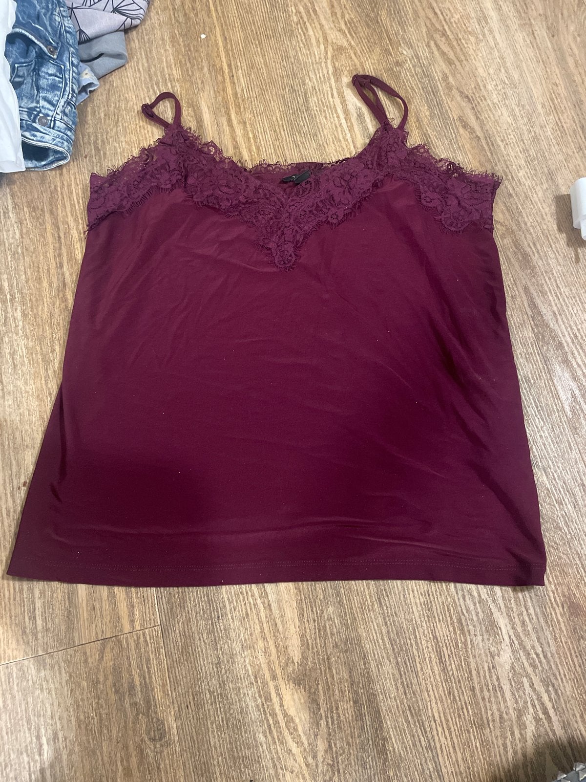 AMISU Bordeauxrode Top met Kant - Maat M, Kleding | Dames, Zo goed als nieuw, Zonder mouw, Rood, Ophalen