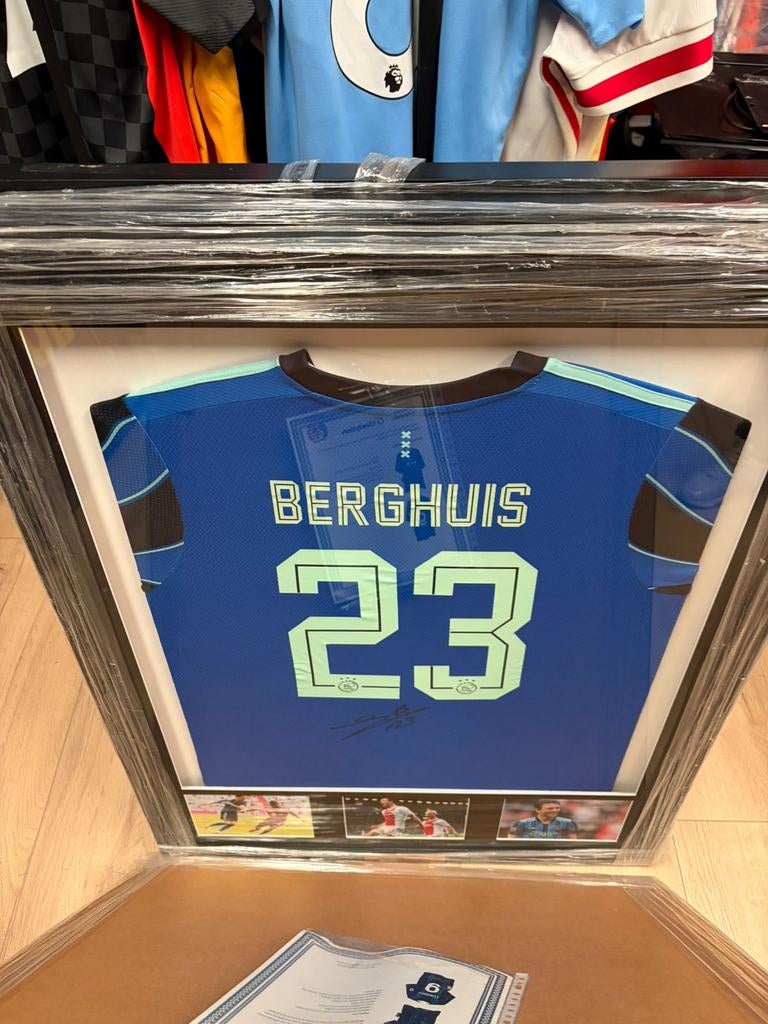Gesigneerd Ajax thuisshirt Berghuis in lijst, Ophalen, Shirt, ., Zo goed als nieuw
