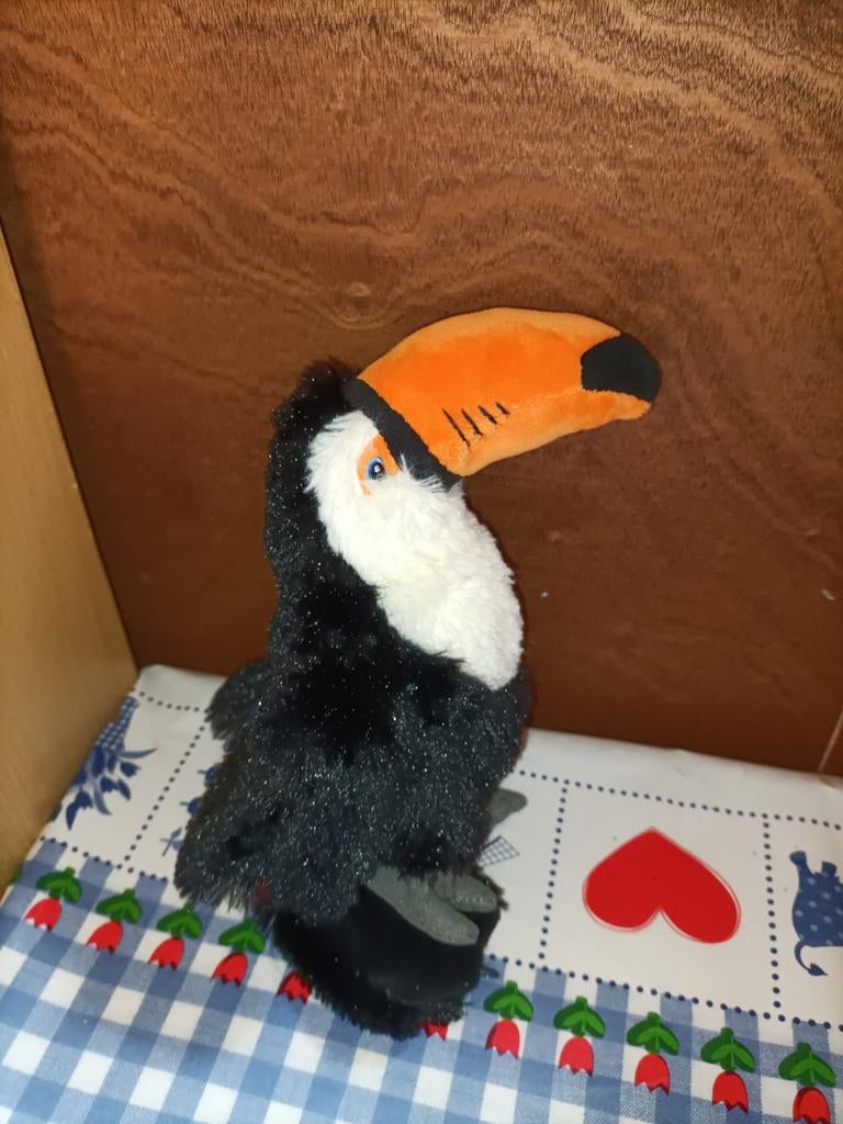 Toekan knuffel PIA Soft Toys 21 cm gemeten zonder staart, Ophalen of Verzenden, Zo goed als nieuw, Overige typen