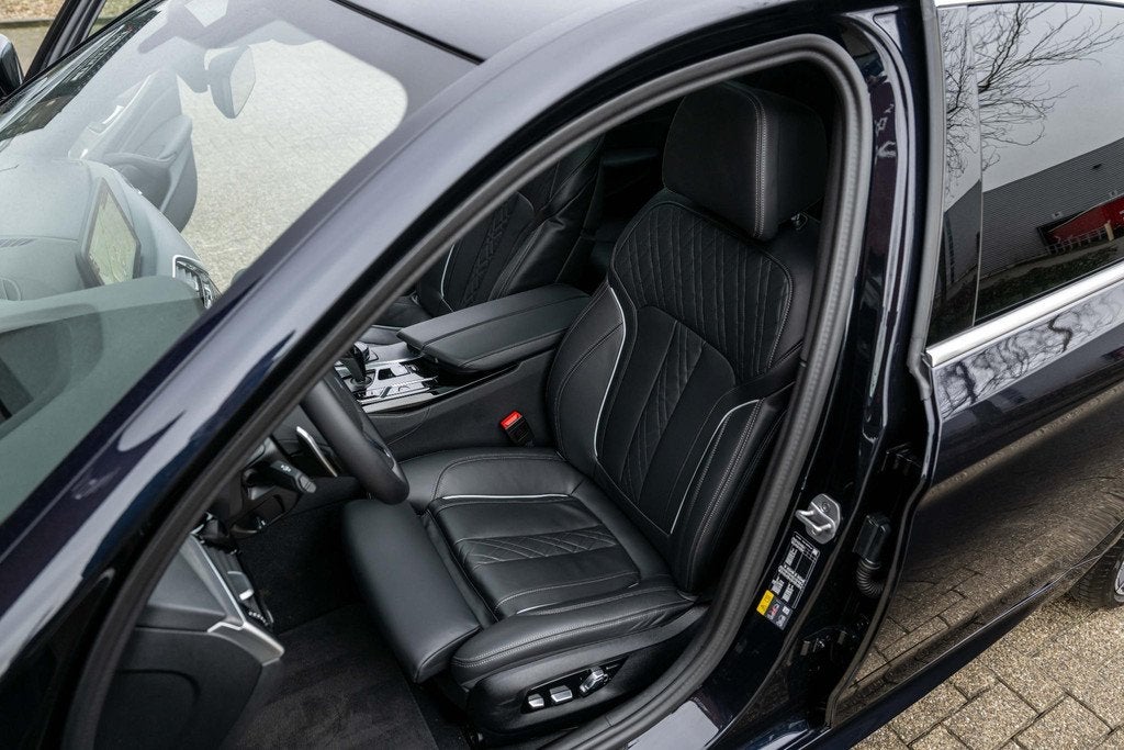 BMW 5-serie 545e xDrive 394pk M-Sport CoPilot Laser 15.333km, Gebruikt, 394 pk, Zwart, Bedrijf