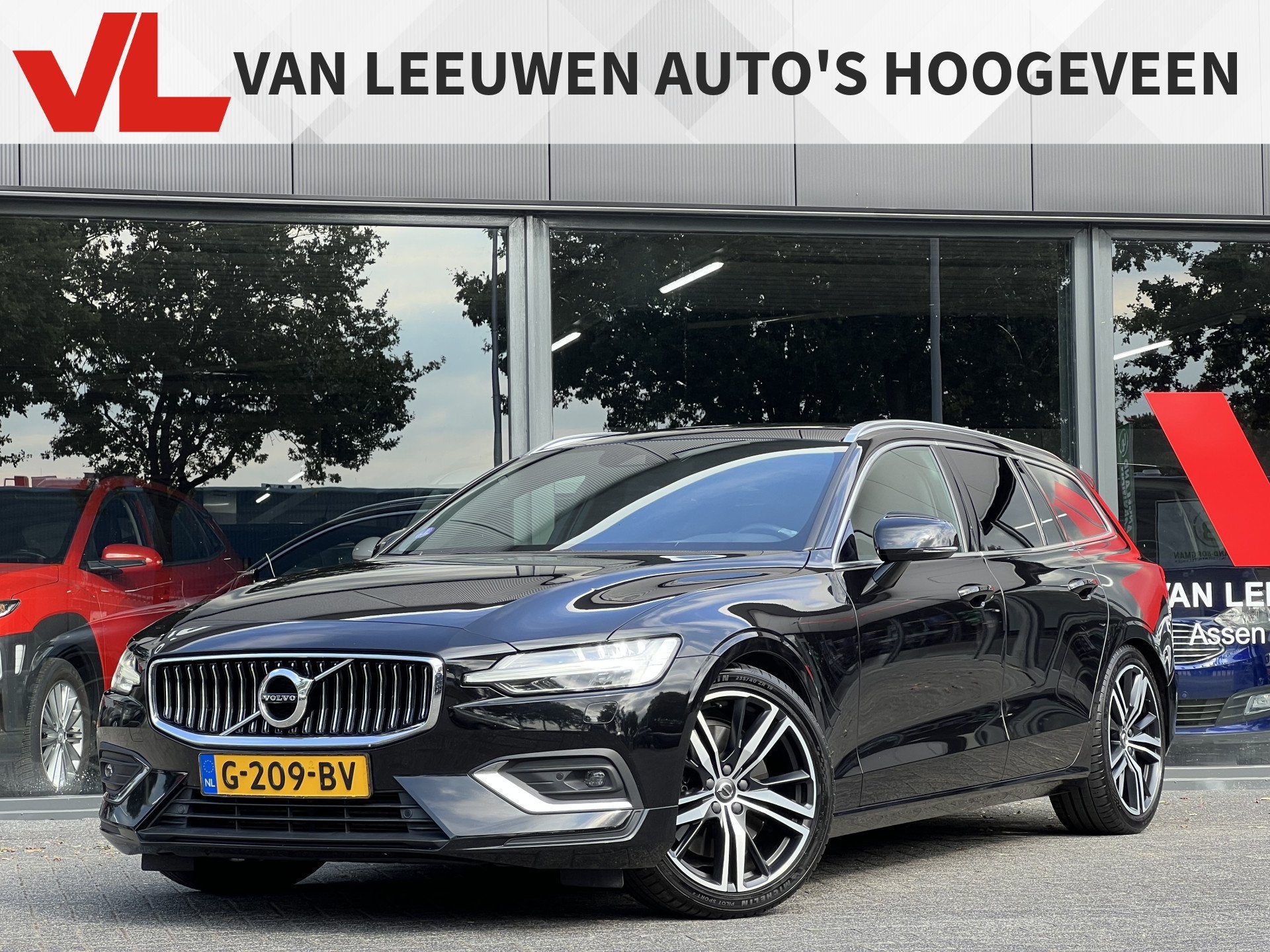 Volvo V60 2.0 T5 Inscription | Harman/Kardon | Trekhaak uitk, 15 km/l, 4 cilinders, Zwart, 93 €/maand