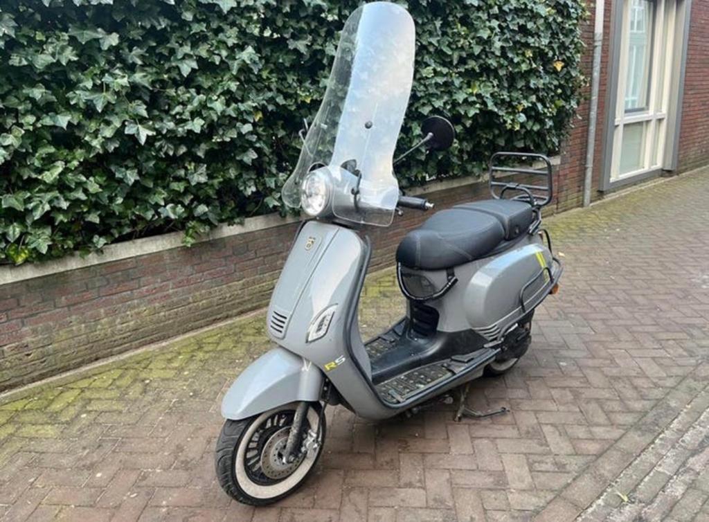 BTC Riva Euro4 2018 Nardo Grey Scooter, Fietsen en Brommers, Snorfietsen en Snorscooters, Zo goed als nieuw, Overige merken, Benzine