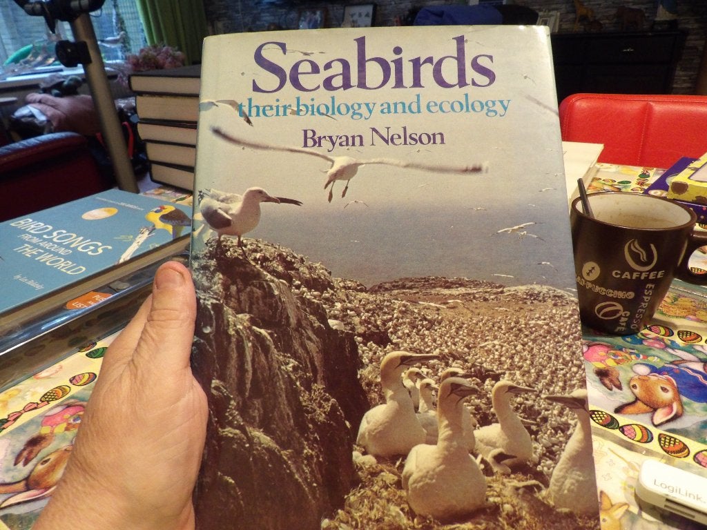 Seabirds their biolgy and ecology  Bryan Nelson, Ophalen of Verzenden, Zo goed als nieuw, Vogels, Bryan Nelson