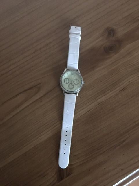 horloge van LBVYR met witte band en steentjes langs rand, Sieraden, Tassen en Uiterlijk, Horloges | Dames, Ophalen, Gebruikt, Polshorloge
