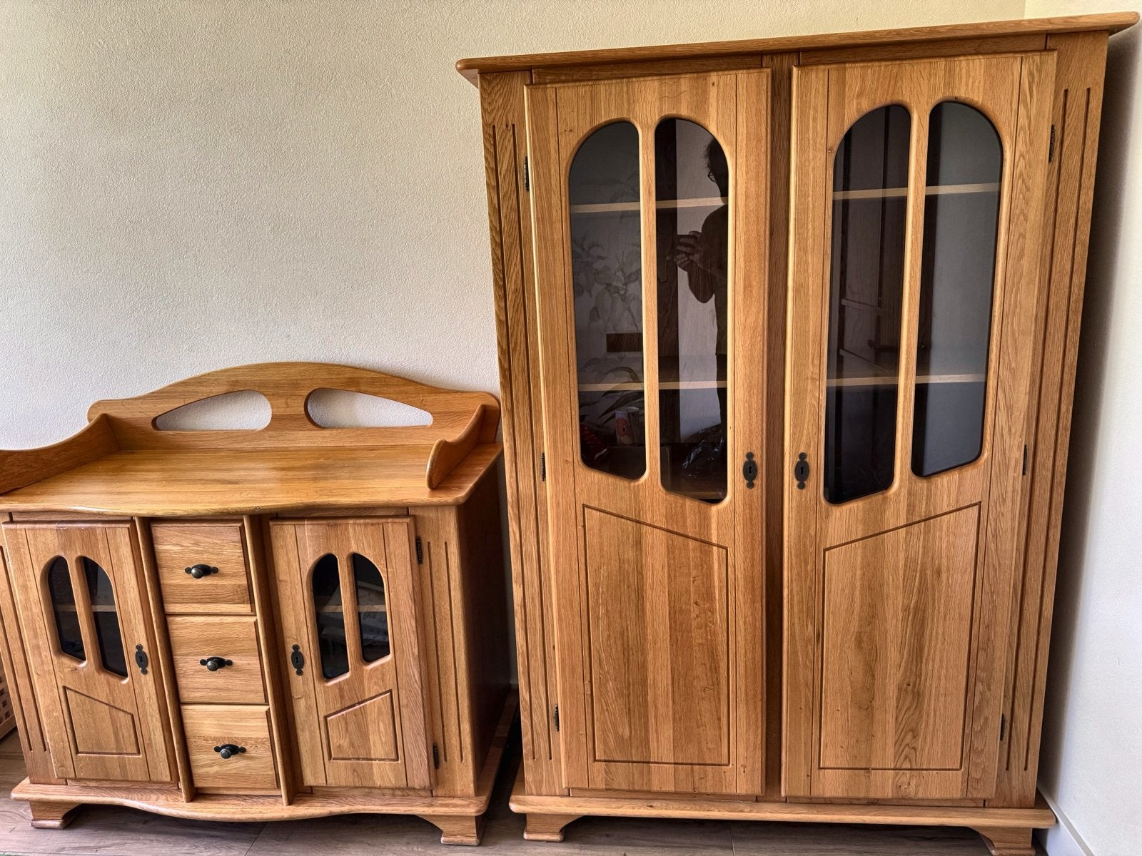 Complete babykamer: ledikant, commode en vitrinekast eiken, Ophalen, Gebruikt, Kast, 50 tot 70 cm