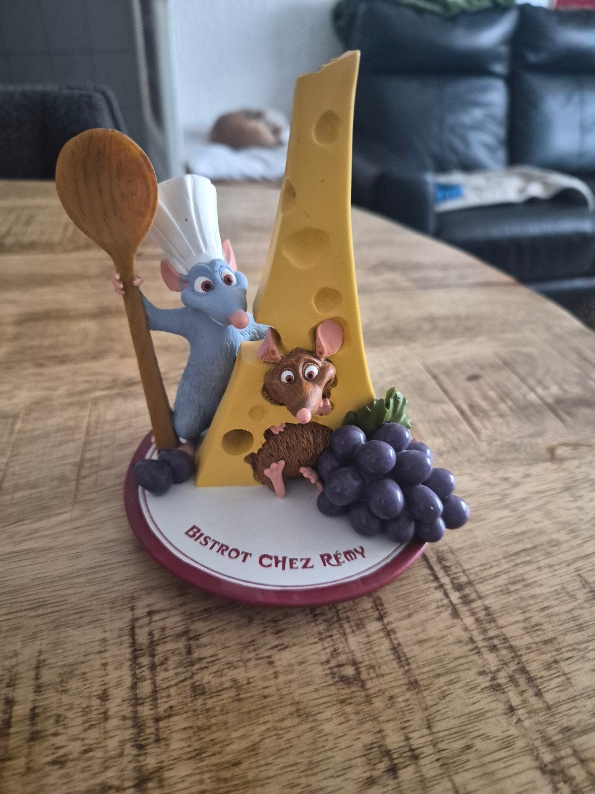 Disneyland Parijs Beeld - Rémy & Émile met Kaas / Ratatouill, Ophalen of Verzenden, Beeldje of Figuurtje