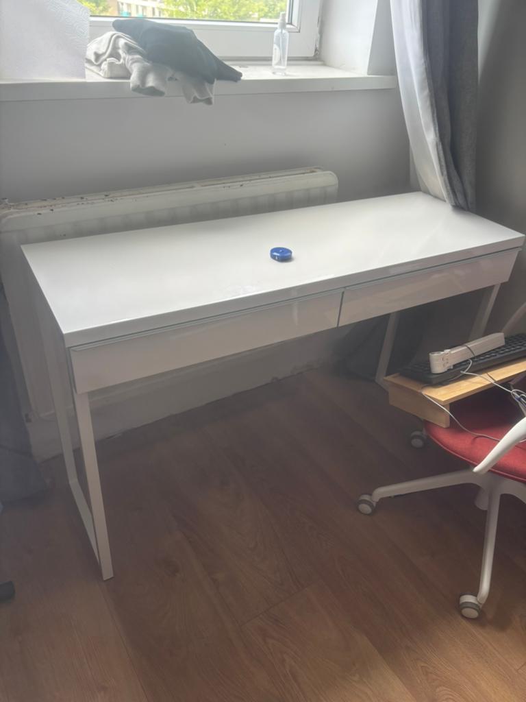 Ikea desk Besta Burs, Huis en Inrichting, Ophalen, 120 cm, 40 cm, Zo goed als nieuw