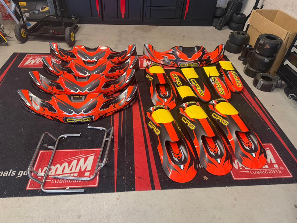 Nieuwe set kappen met voorschild en bumper, Sport en Fitness, Karting, Ophalen, Nieuw, Onderdelen Kart