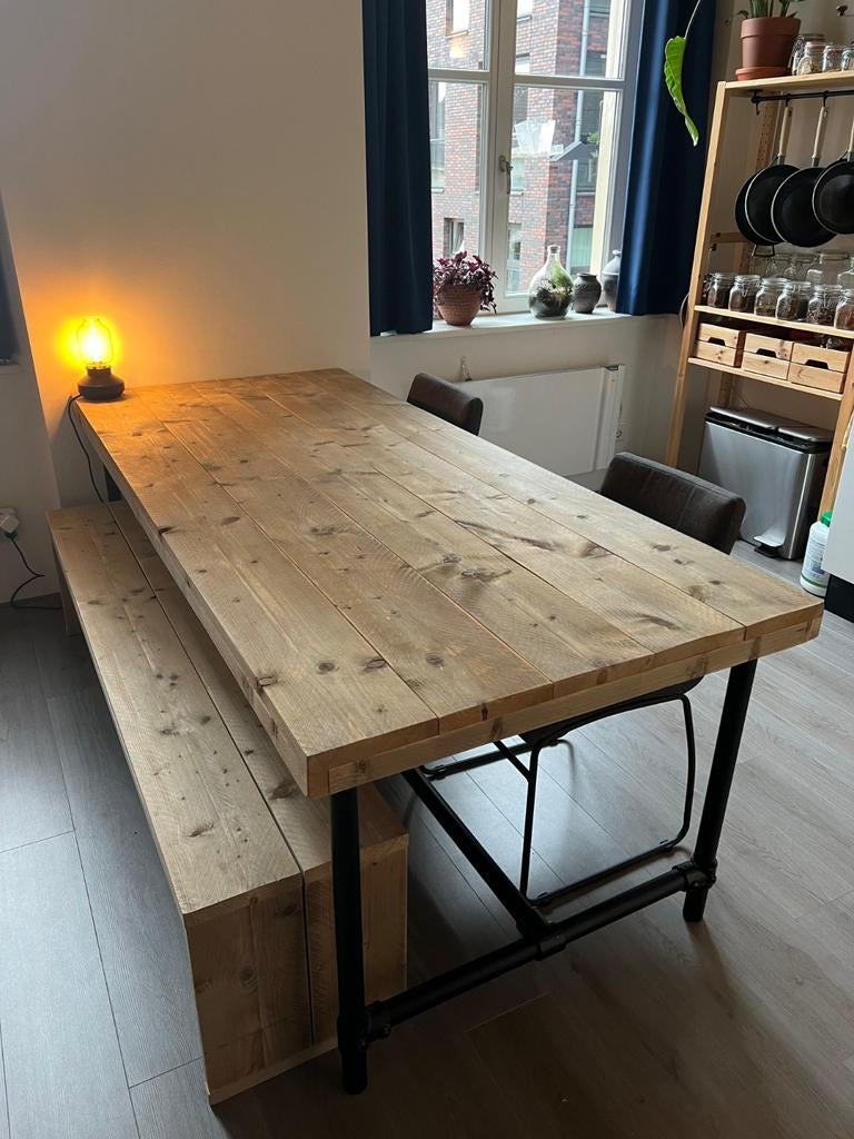 Robuuste houten eettafel met bankje, industriële stijl, Huis en Inrichting, 200 cm of meer, 50 tot 100 cm, Zo goed als nieuw, Vijf personen of meer