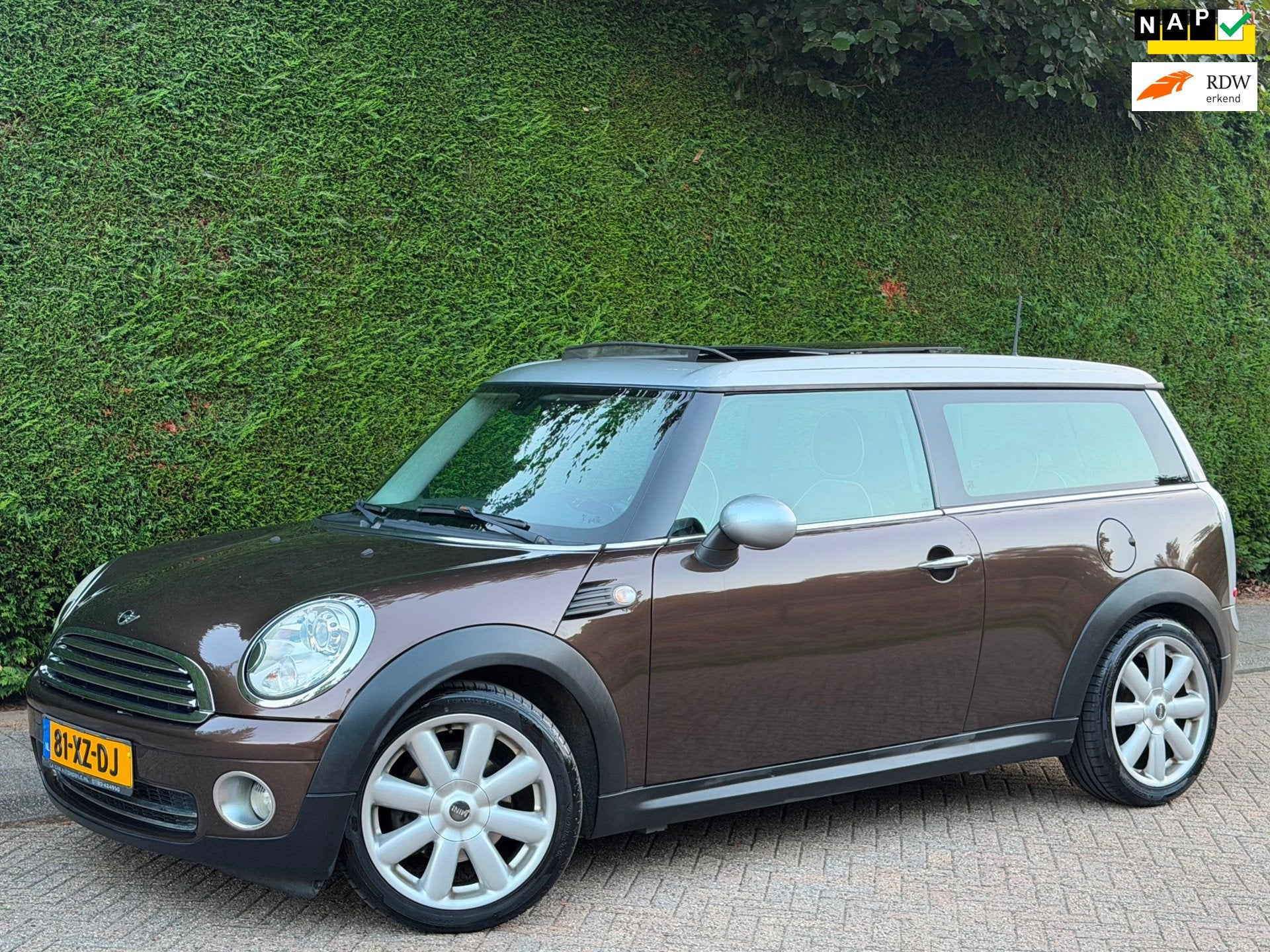 Mini Clubman 1.6 Cooper Chili RIJDSUPER!/PANO/XENON/LEER/APK, Voorwielaandrijving, Gebruikt, 4 cilinders, 4 stoelen
