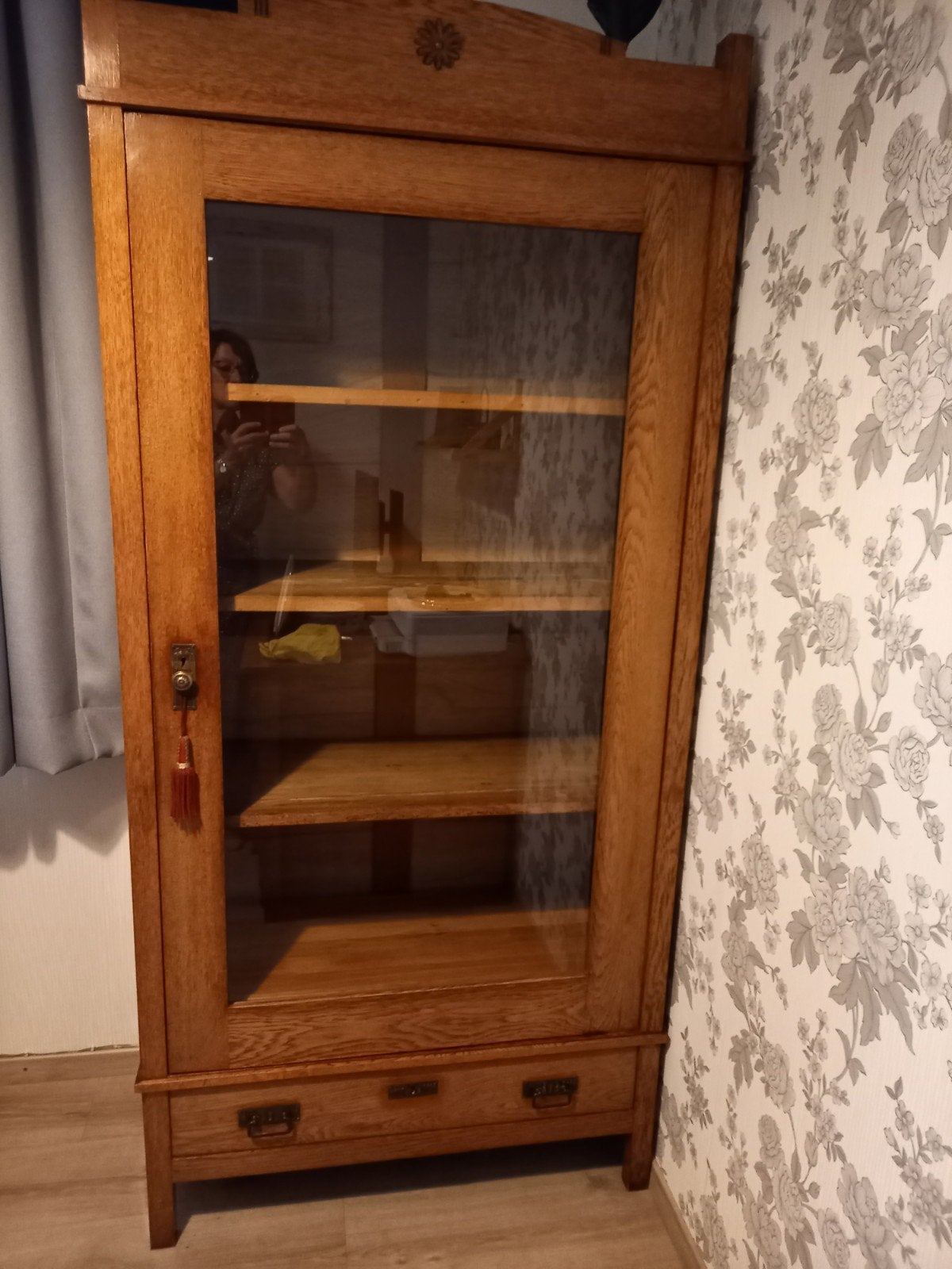 Antieke Eiken Vitrinekast met Glazen Deur en Lades, Antiek en Kunst, Ophalen