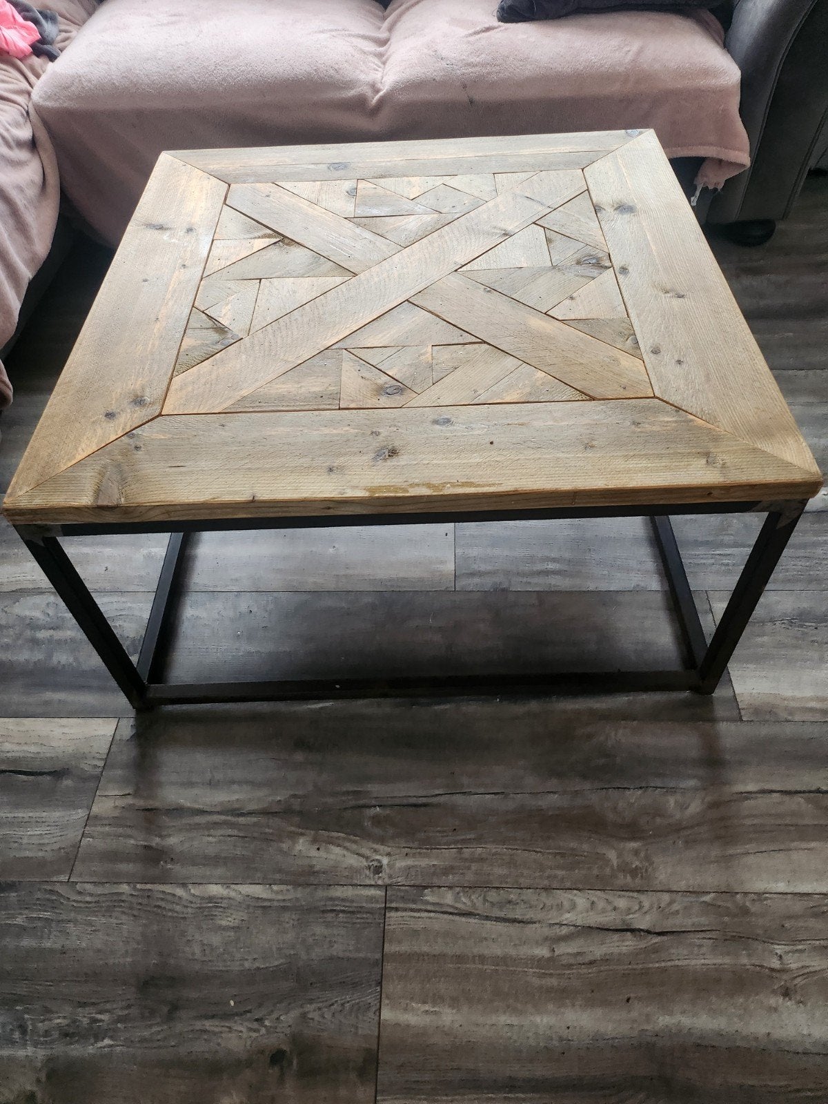 Robuuste visgraat salontafel, Huis en Inrichting, Tafels | Salontafels, Overige houtsoorten, 50 tot 100 cm, Vierkant, 5 – 50