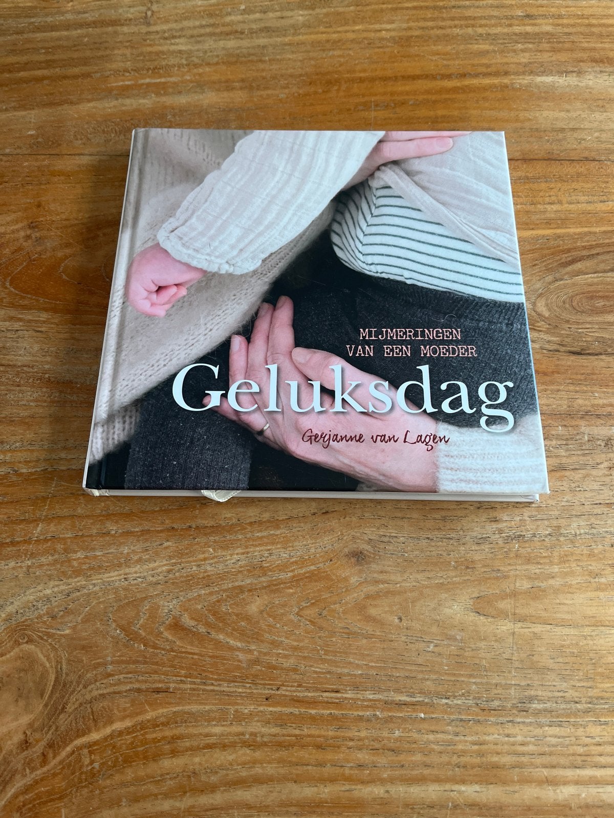 Geluksdag: Mijmeringen van een Moeder - Gerjanne van Lagen, Ophalen of Verzenden, Zo goed als nieuw, Zwangerschap en Bevalling