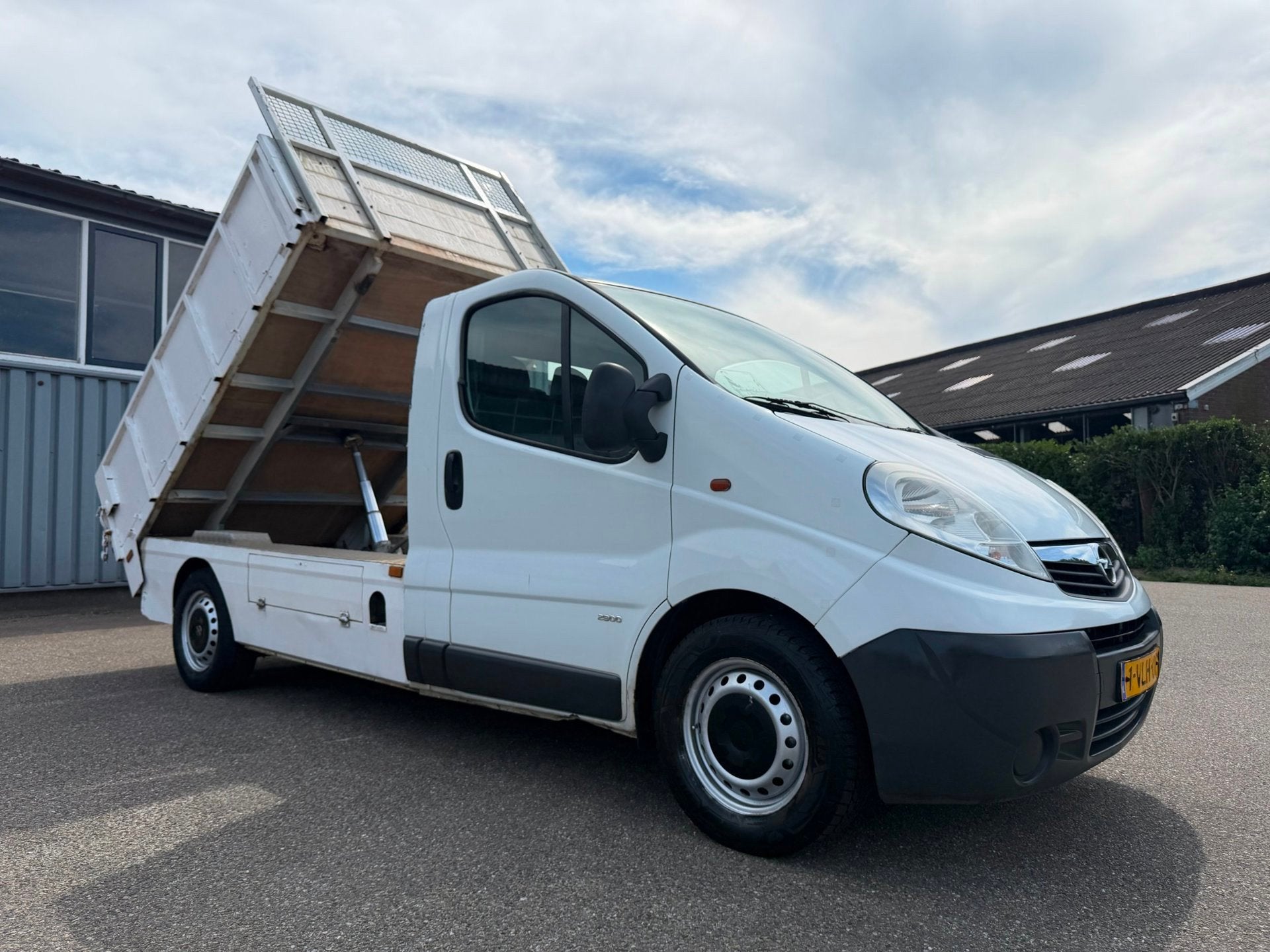 Opel Vivaro 2.0i L2 BENZINE | KIPPER | APK 2/2027 | MARGE, Voorwielaandrijving, Stof, Gebruikt, Zwart