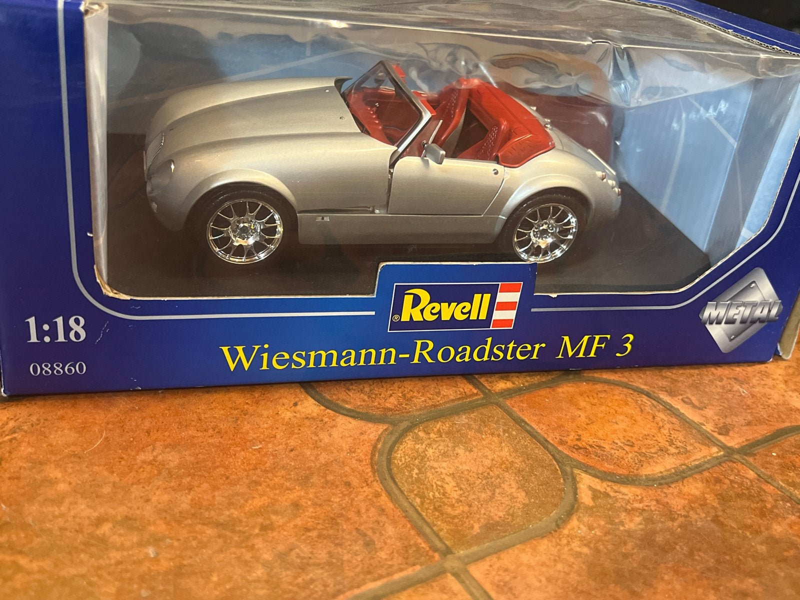 Revell Wiesmann-Roadster MF 3 1:18 modelauto, Ophalen of Verzenden, Zo goed als nieuw, Auto, Revell