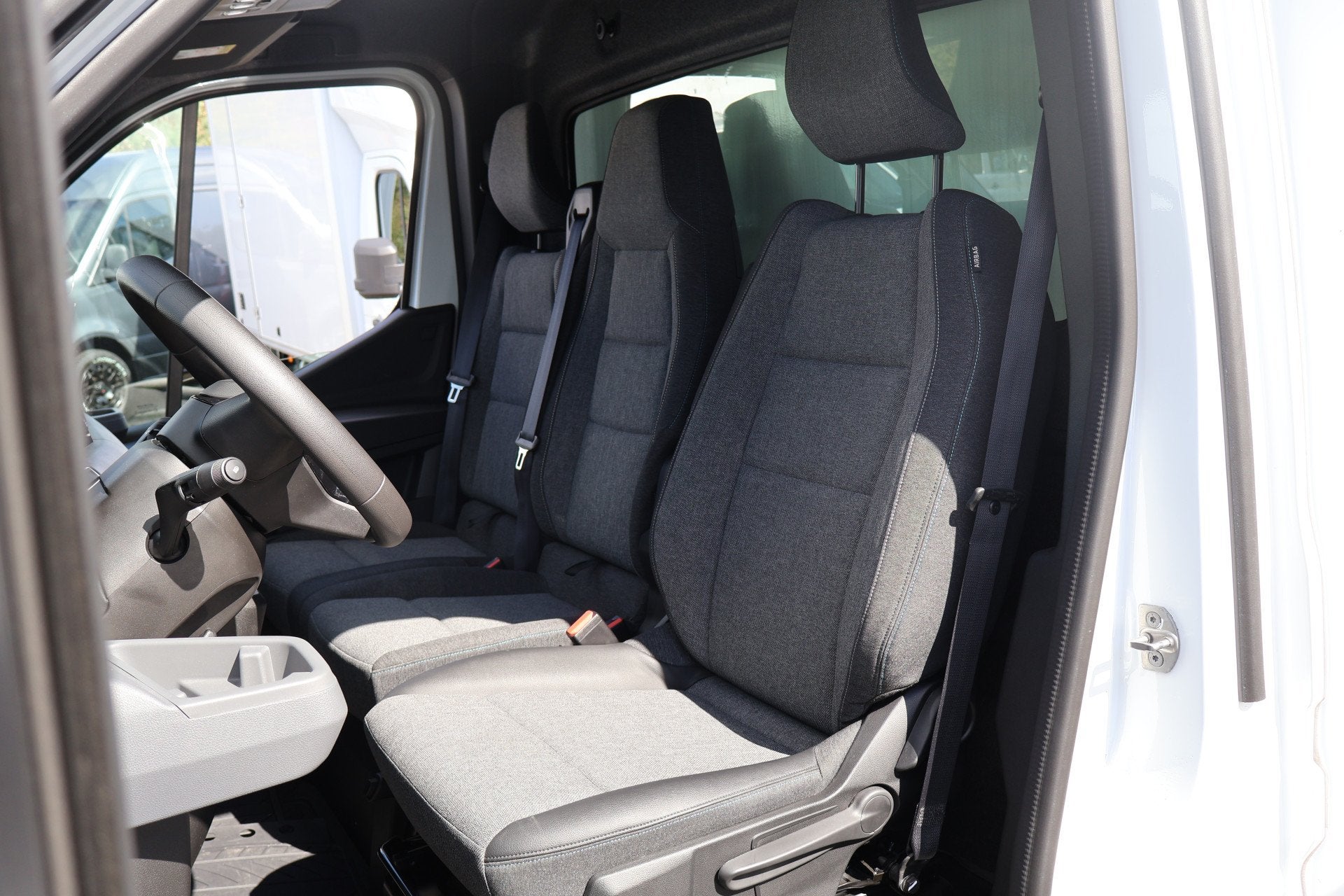 Renault Master T35 2.0 dCi 170pk Bakwagen met Achterdeuren (, Voorwielaandrijving, 1998 cc, Stof, Gebruikt