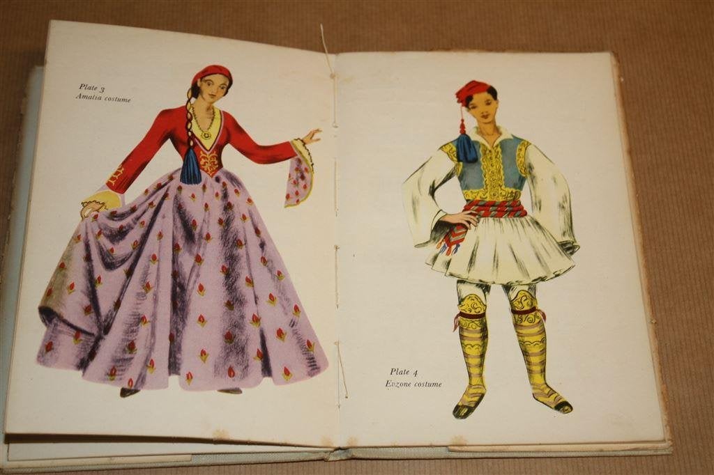 Dances of Greece [1950]. Handboek Europese volksdansen., Boeken, Kunst en Cultuur | Dans en Theater, Ophalen of Verzenden, Gelezen