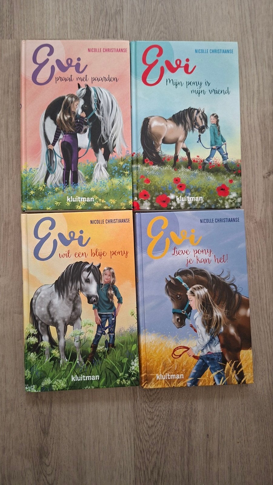 Evi boekenreeks - 4 delen paarden en vriendschap €7,50 p/b, Ophalen of Verzenden, Zo goed als nieuw, Nicolle Christiaanse, Fictie algemeen