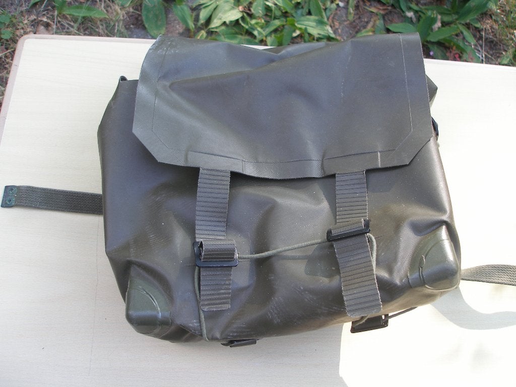 Small daypack kunststof, met riempjes bokkentuig, Ophalen of Verzenden, Landmacht, Nederland, Overige typen
