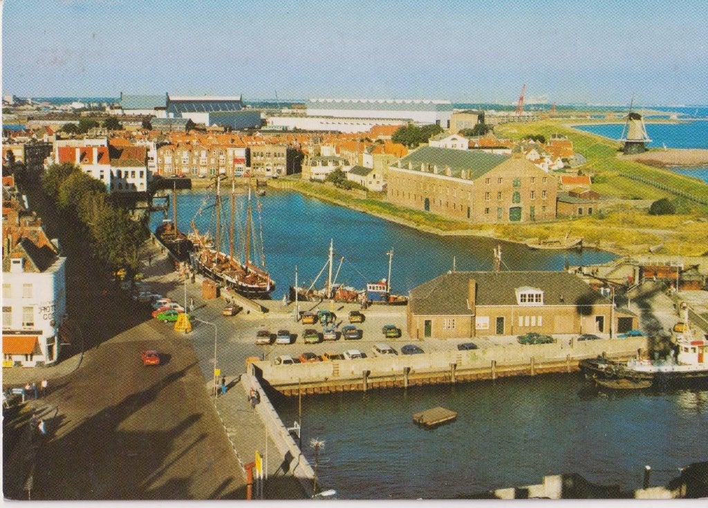 Vlissingen met auto's , Koopmans- en Vissershaven, Ophalen of Verzenden, 1960 tot 1980, Ongelopen, Zeeland