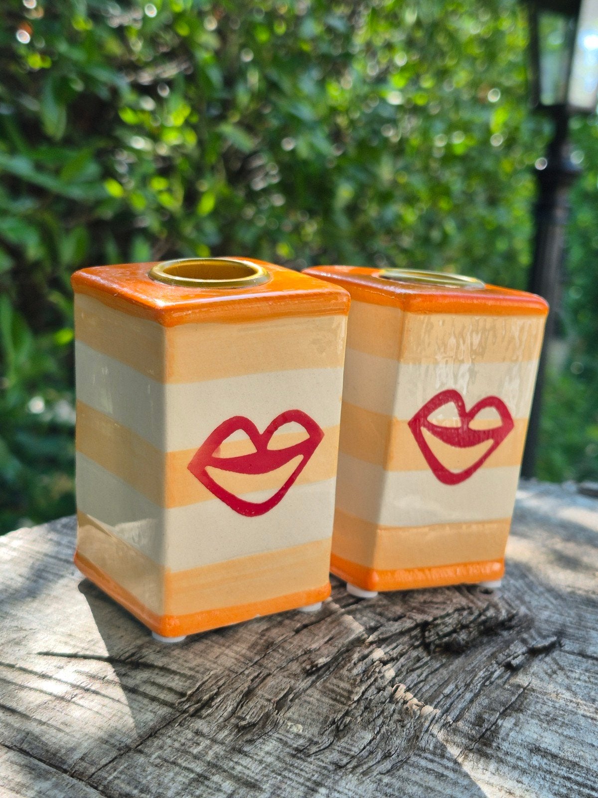 2 leuke kaarsenhouders oranje met rode lippen, Nieuw, Oranje, Ophalen of Verzenden, 8 cm