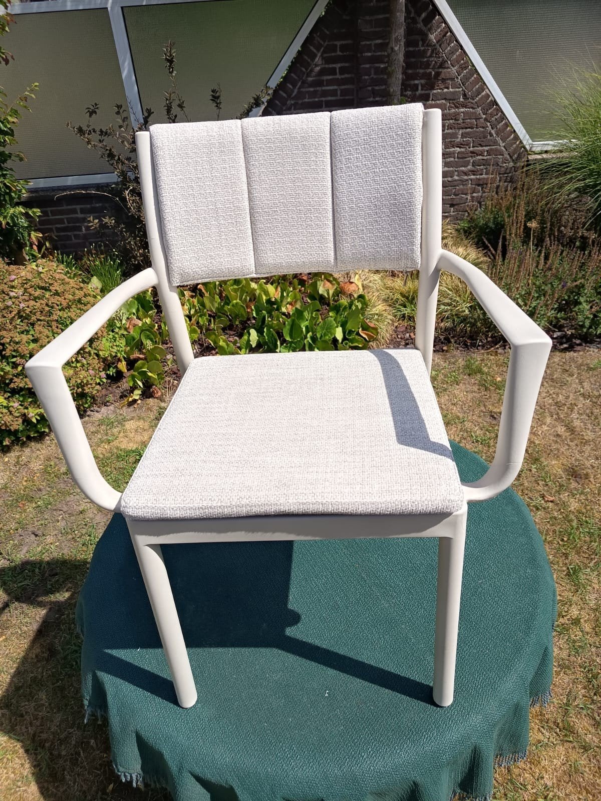 Stoel voor zowel binnen als buiten - nieuw uit de showroom!, Tuin en Terras, Tuinstoelen, Ophalen, Nieuw, Plastic