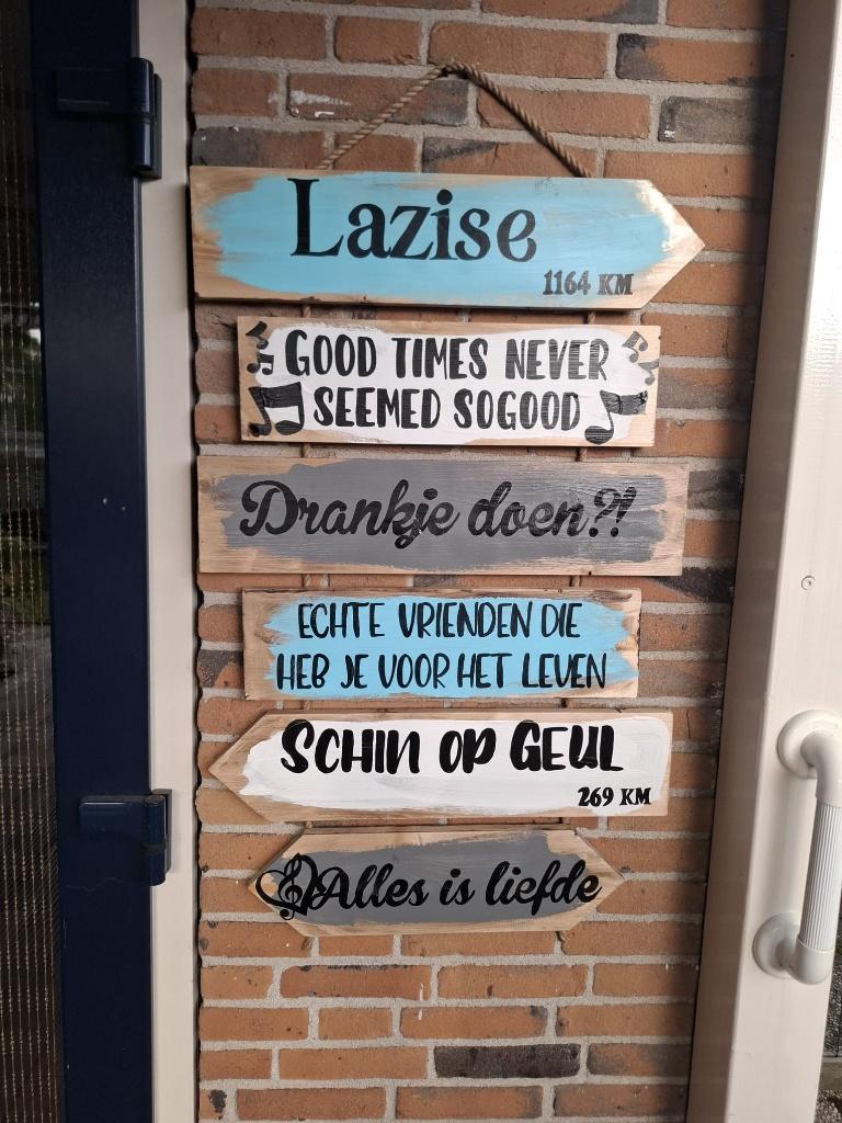 Unieke Houten Wegwijzer Ibiza, Tiki Strand Gepersonaliseerd, Info@rwhoutidee.nl, Nieuw, Ophalen of Verzenden, RW Houtidee – Specialist in handgemaakte houten decoraties, gepersonaliseerde wegwijzers, trouwborden, feestdecoratie, tuinaccessoires en unieke maatwerk producten in Ibiza, boho en landelijke stijl voor elke gelegenheid binnen en buiten gebruik