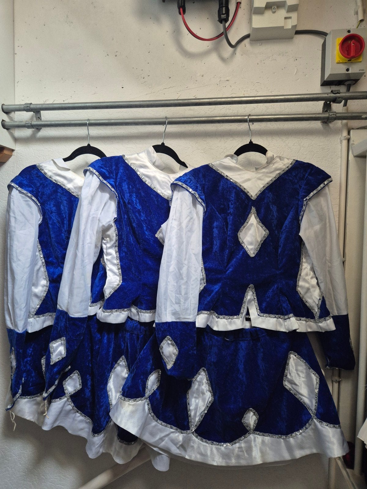 10 gardepakjes blauw/wit / 10 Gardekostüme blau/weiß, Ophalen, Gebruikt