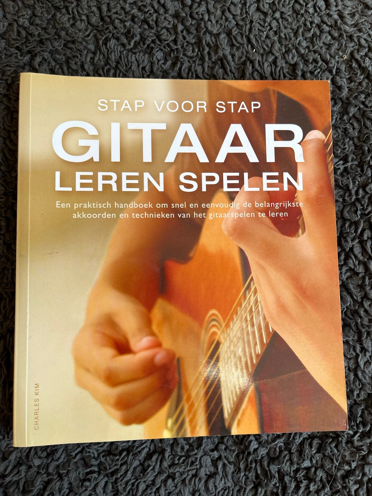 Stap voor Stap Gitaar Leren Spelen - Charles Kim, Ophalen of Verzenden, Zo goed als nieuw, Niet van toepassing