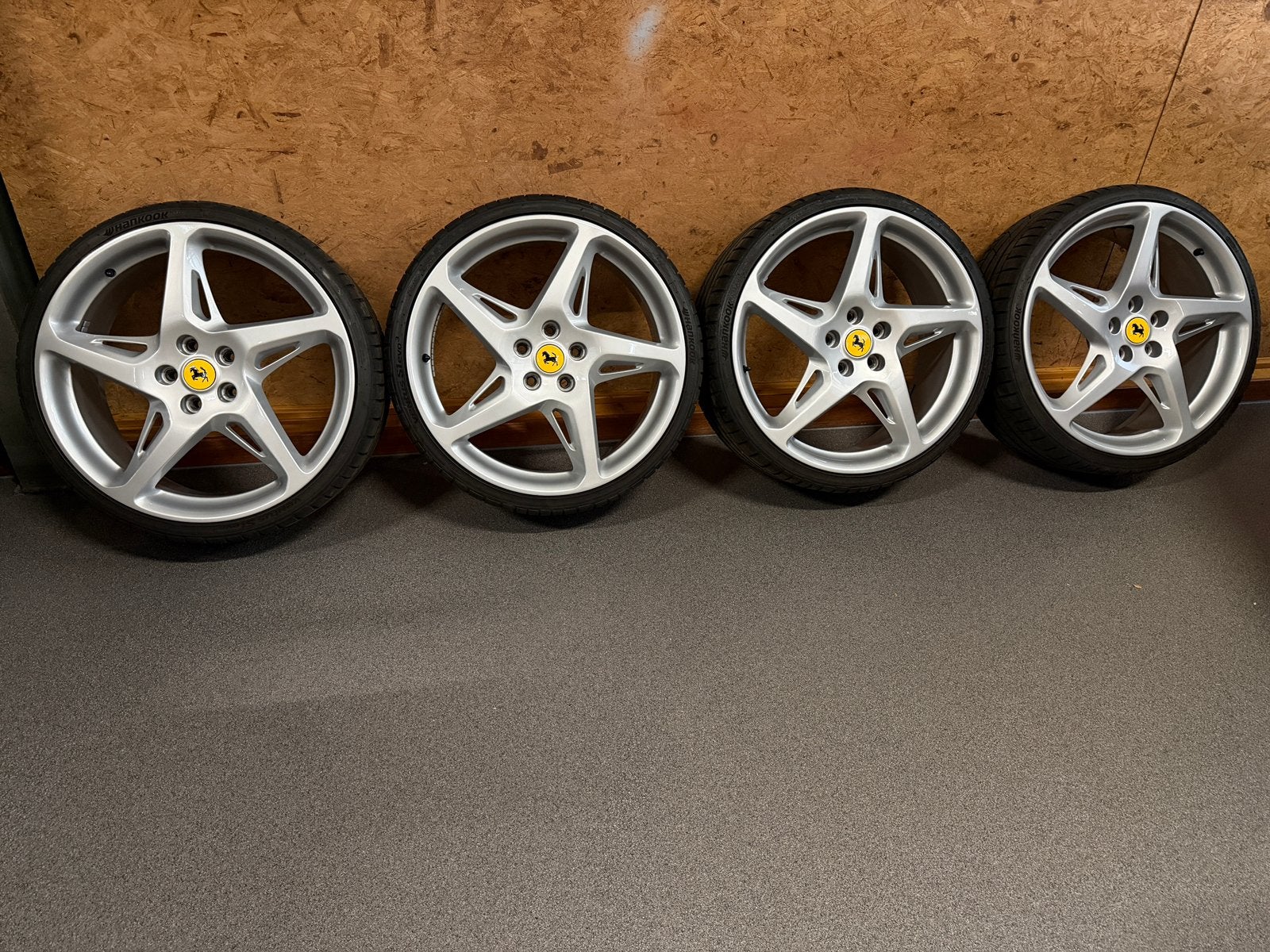 Originele 20 inch Ferrari 458 Italia Velgen & Hankook banden, Auto-onderdelen, Banden en Velgen, Velg(en), Zomerbanden, 20 inch