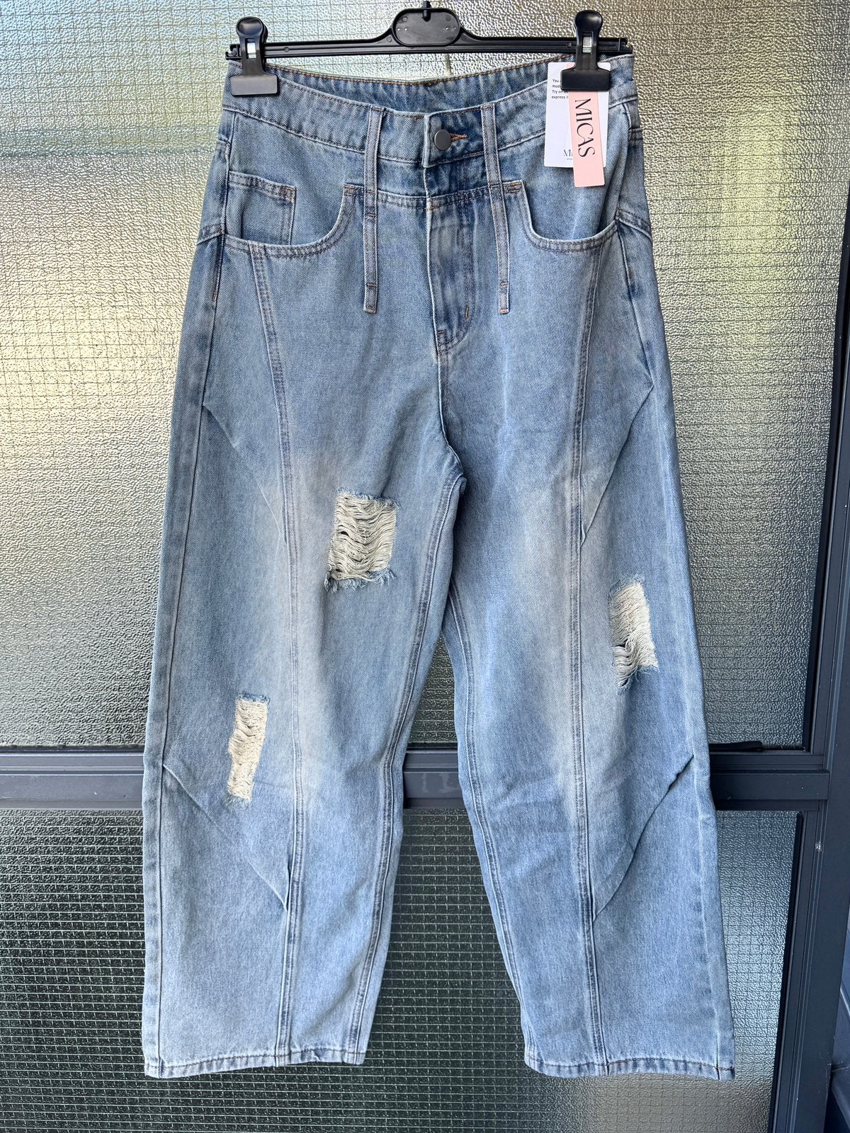 Micas lichtblauwe ripped ruches barrel jeans maat S nieuw, Verzenden, Nieuw, Blauw, W28 - W29 (confectie 36)