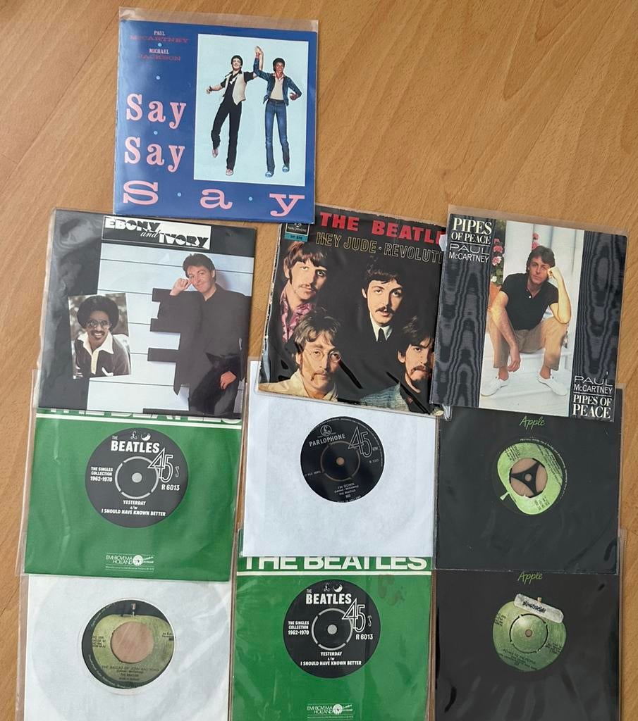The Beatles en solo singles 15 stuks, Verzamelen, Ophalen of Verzenden, Gebruikt, Boek, Tijdschrift of Artikel