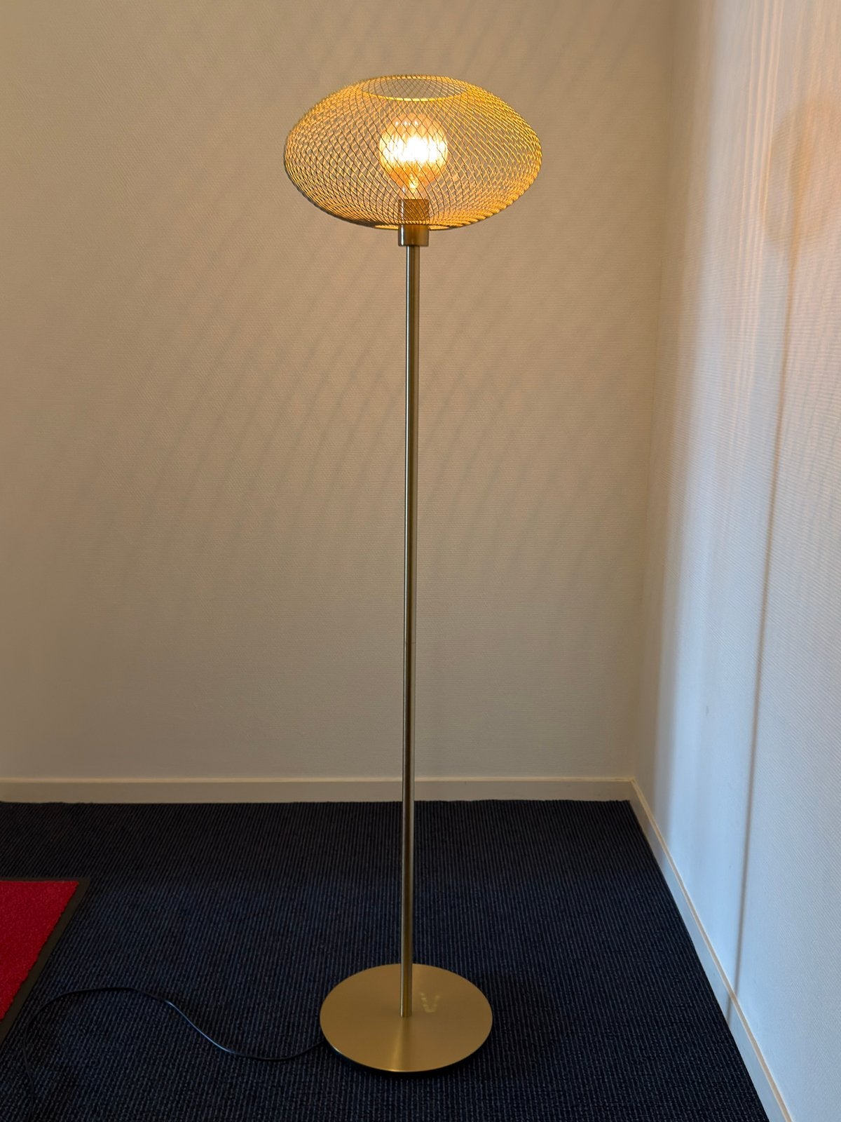 Staande messing schemerlamp met open kap, 1.45m hoog, Ophalen, Zo goed als nieuw, Metaal, 100 tot 150 cm