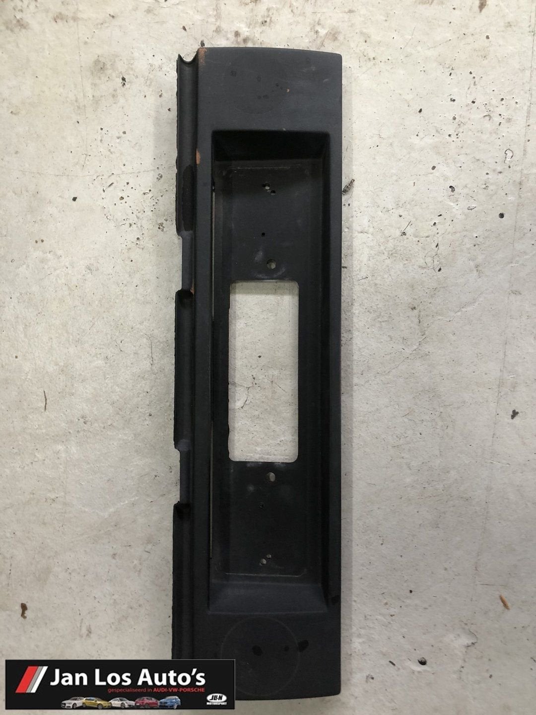 Audi 80 B2 typ 81 Kentekenplaathouder middenplaat 84-87, Gebruikt, -, -, -