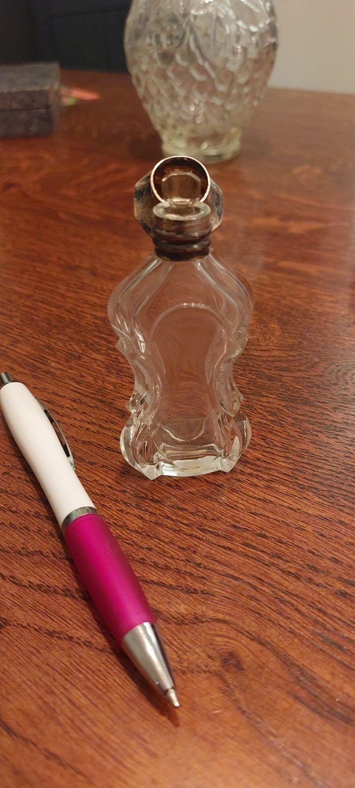 Antiek glazen parfumflesje met scharnierende zilveren dop, Antiek en Kunst, Ophalen of Verzenden